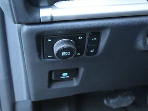 New 2025 Ford Expedition Active image 23