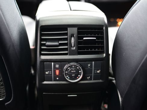 Used 2015 Mercedes-Benz GL 550 4MATIC image 25