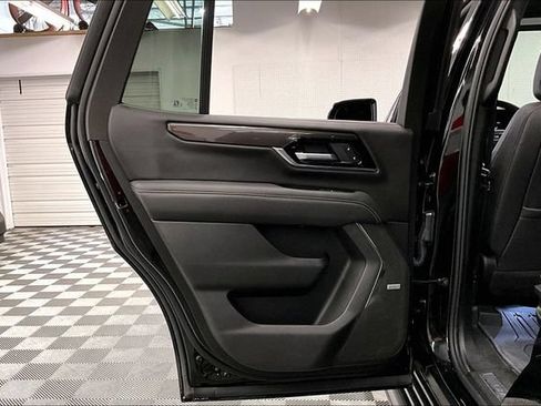 Used 2025 GMC Yukon Elevation w/ Elevation Premium Package AWD/4WD image 23