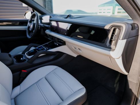 New 2026 Porsche Cayenne E-Hybrid Coupe AWD/4WD image 27
