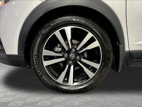 Used 2019 Nissan Kicks SV FWD image 32