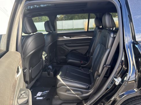 New 2025 Jeep Grand Cherokee L Limited image 15