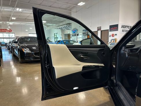 Used 2022 Lexus ES 350 w/ Premium Package image 11