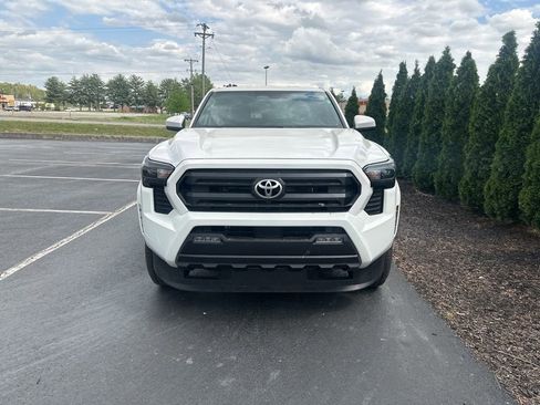 Certified 2025 Toyota Tacoma SR5 AWD/4WD image 3