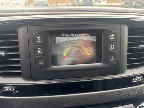 Used 2017 Chrysler Pacifica Touring-L image 26