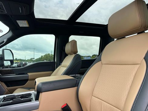 New 2025 Ford F250 Lariat w/ Chrome Package image 64