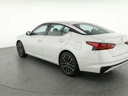 Used 2025 Nissan Altima 2.5 SV FWD image 6