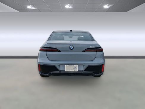 New 2026 BMW 750e xDrive image 10