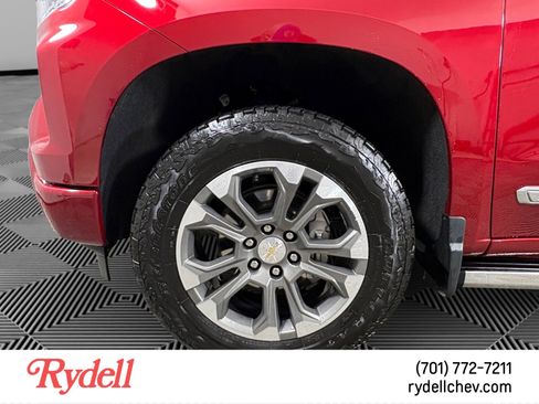 Used 2025 Chevrolet Silverado 1500 High Country w/ Z71 Off-Road Package image 9