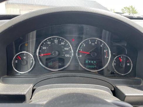Used 2011 Jeep Liberty Limited w/ Tire & Wheel Group AWD/4WD image 40