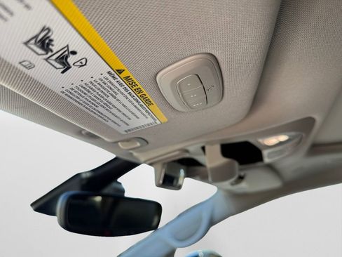 Certified 2023 Chrysler Pacifica Limited image 16