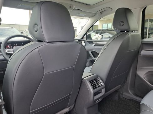 New 2026 Volkswagen Tiguan SE FWD image 26