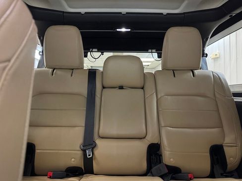 Used 2018 Jeep Wrangler Unlimited Sahara AWD/4WD image 14