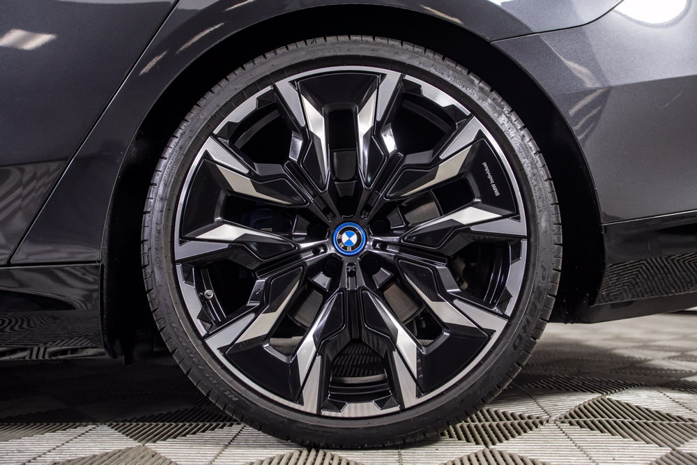 Used 2024 BMW i5 eDrive40i w/ M Sport Package RWD image 11