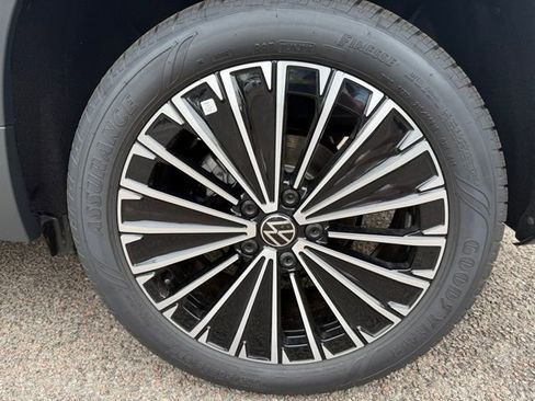 New 2026 Volkswagen Taos SE FWD image 25