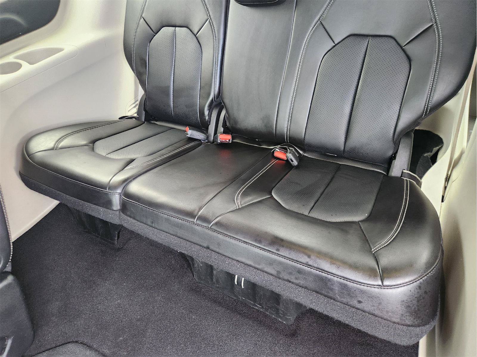 Used 2024 Chrysler Pacifica Touring-L FWD image 32