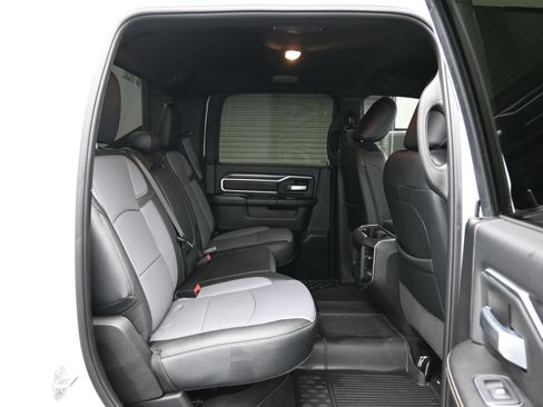 Used 2024 RAM 2500 Big Horn w/ Night Edition AWD/4WD image 18
