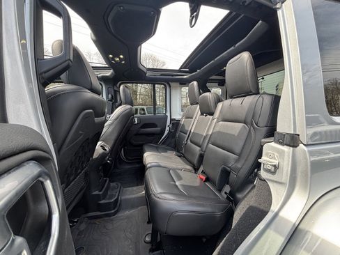 Used 2022 Jeep Wrangler Unlimited Rubicon w/ Trailer Tow Package image 14