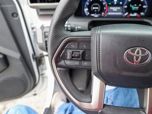 Certified 2024 Toyota Tacoma TRD Off-Road AWD/4WD image 19