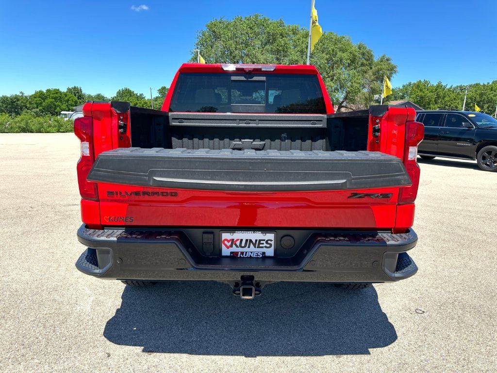 Used 2025 Chevrolet Silverado 1500 ZR2 w/ Technology Package AWD/4WD image 36