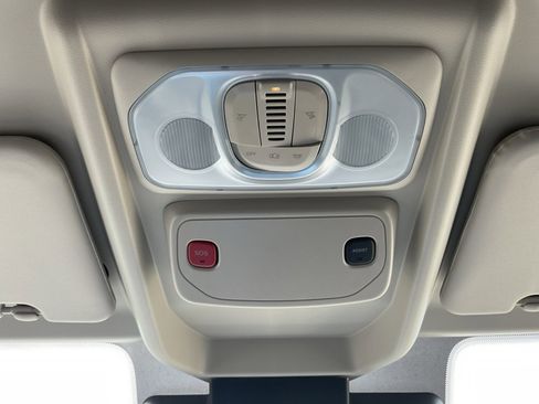 Used 2025 RAM ProMaster 2500 w/ Convenience Group image 10