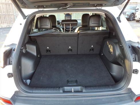 Used 2019 Jeep Cherokee Limited image 30