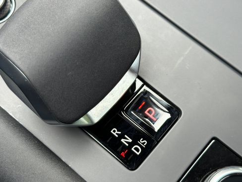 Certified 2025 Land Rover Discovery S AWD/4WD image 18