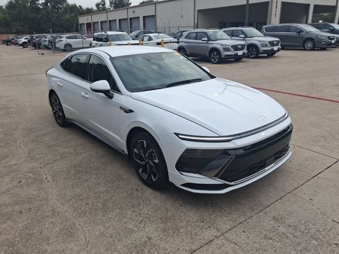 Used 2025 Hyundai Sonata SEL FWD image 6