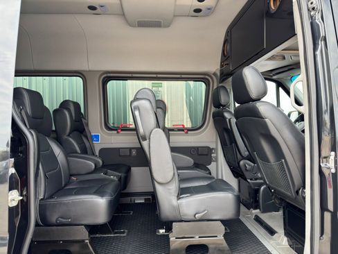 Used 2018 Mercedes-Benz Sprinter 2500 image 31