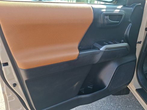 Used 2019 Toyota Tacoma SR5 image 12