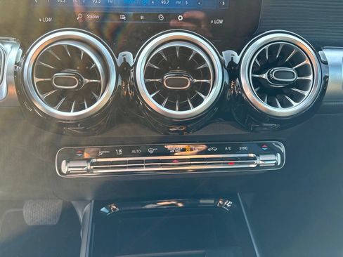 Used 2023 Mercedes-Benz GLB 250 image 20