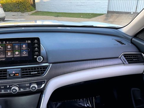 Used 2018 Honda Accord EX image 18