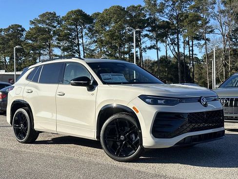 New 2026 Volkswagen Tiguan SE R-Line image 1