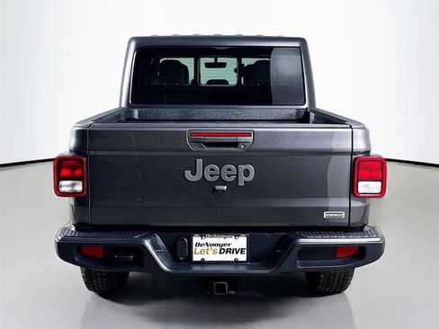 Used 2022 Jeep Gladiator Overland w/ Popular Equipment Package image 7
