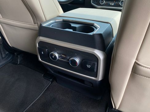 Used 2022 Ford Expedition XLT image 28