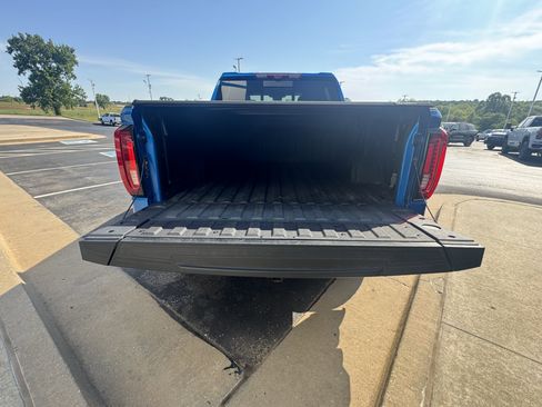 Used 2024 GMC Sierra 1500 AT4 w/ Technology Package AWD/4WD image 6