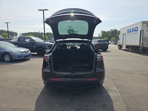 Used 2023 Tesla Model Y Long Range AWD/4WD image 17