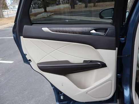 Used 2018 Lincoln MKC Reserve image 24