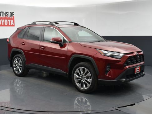 Used 2023 Toyota RAV4 XLE Premium image 6