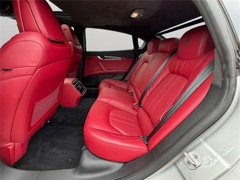 Used 2018 Maserati Quattroporte GTS GranSport image 40