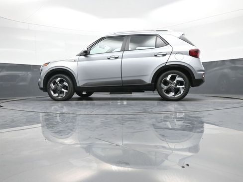 Certified 2021 Hyundai Venue SEL w/ Premium Package image 33