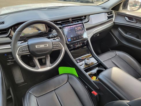 Used 2023 Jeep Grand Cherokee 4WD 4xe w/ Luxury Tech Group II image 18