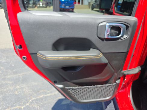 Used 2025 Jeep Wrangler Unlimited Sahara w/ Safety Group AWD/4WD image 14
