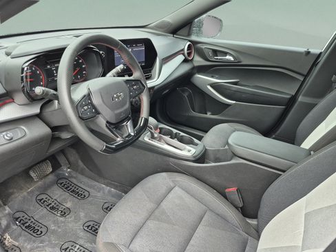Used 2025 Chevrolet Trax RS w/ Driver Confidence Package FWD image 19