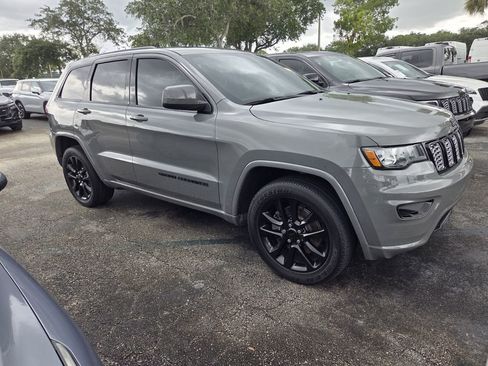 Used 2021 Jeep Grand Cherokee Laredo X RWD image 2