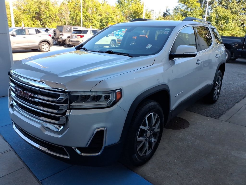 Used 2020 GMC Acadia SLE w/ Driver Convenience Package FWD image 4