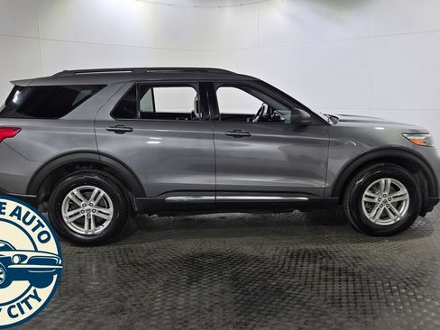 Used 2022 Ford Explorer XLT AWD/4WD image 14