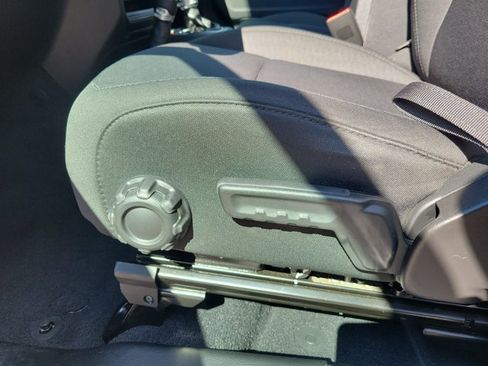 Used 2019 Jeep Wrangler Sport AWD/4WD image 18