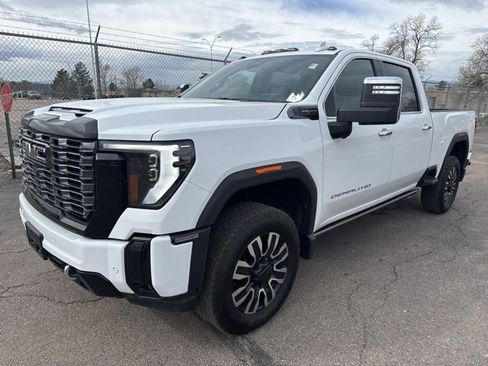 Used 2025 GMC Sierra 2500 Denali Ultimate image 3