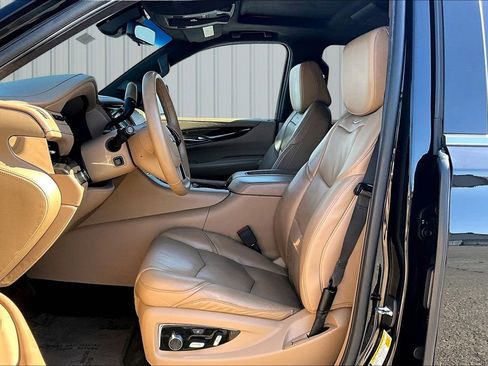 Used 2018 Cadillac Escalade ESV Platinum AWD/4WD image 16